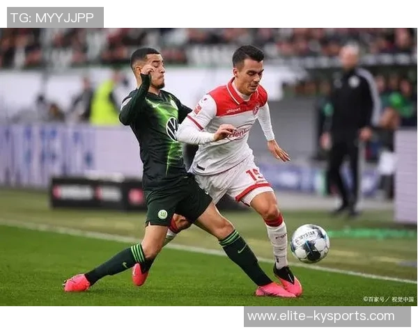 维迪斯与赫拉克的精彩对决揭示了足球战术与团队合作的完美结合 维迪斯与赫拉克的精彩对决揭示了足球战术与团队合作的完美结合